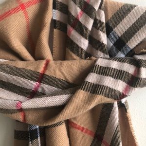 BNWT Gorgeous Plaid Scarf